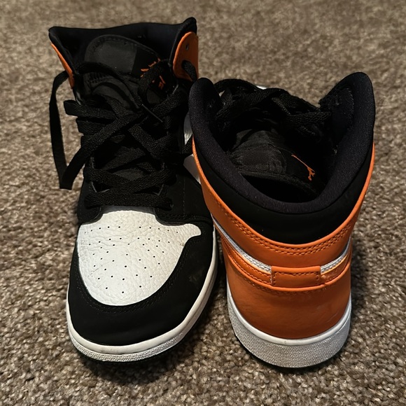 2019 Air Jordan 1 Mid GS “Shattered Backboard” - Picture 3 of 9